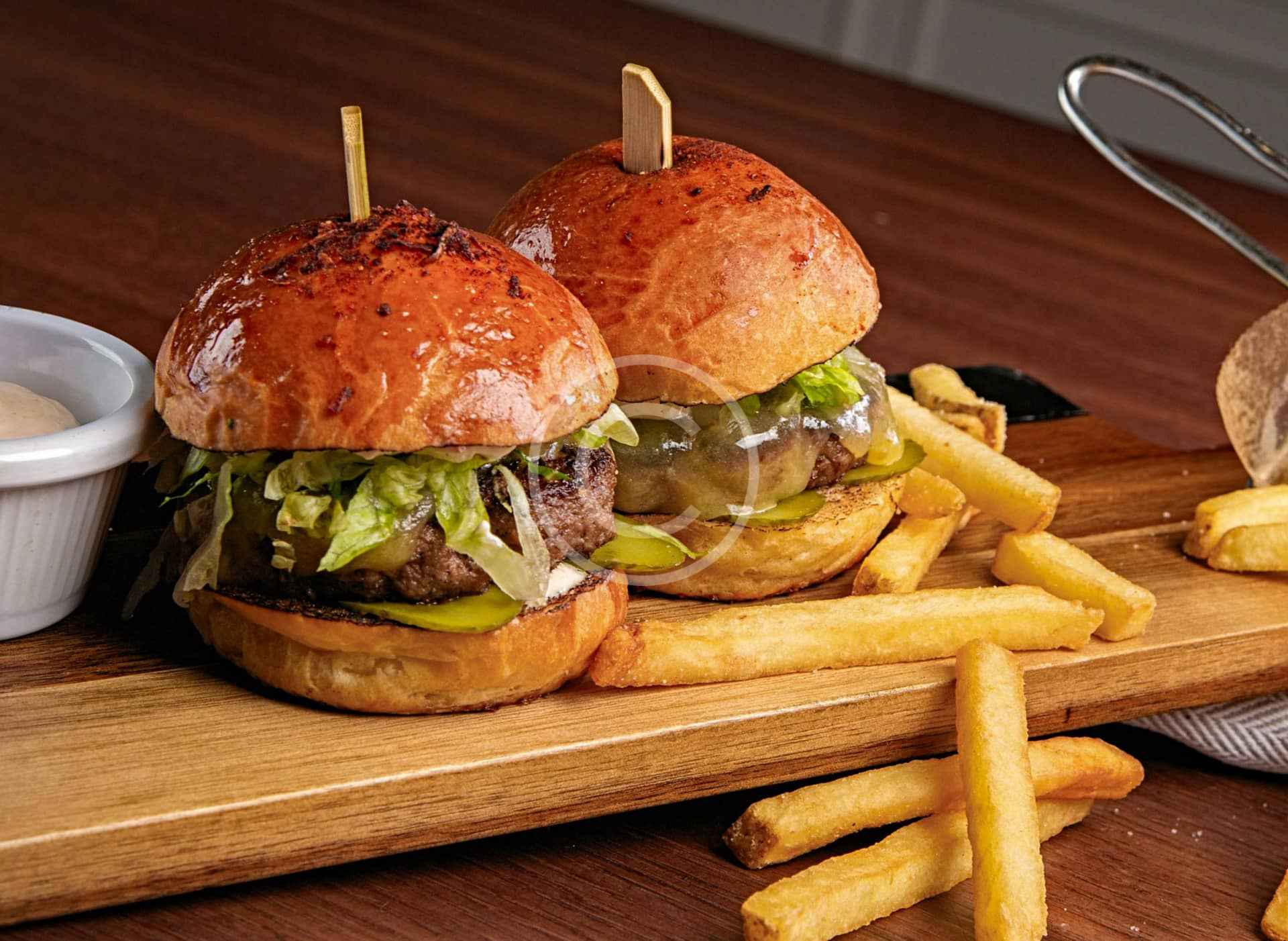 Top benefits of using food and water delivery at home